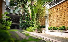 Elegant Suites Central
